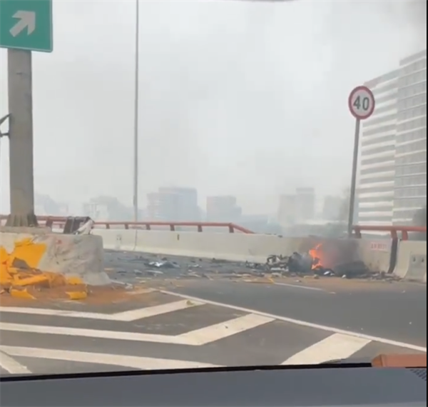 上海中环内圈发生单车事故 官方通报：车辆起火翻滚地面 驾驶员死亡
